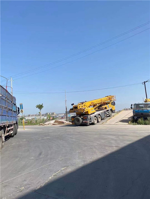 岳阳县25吨吊车的租赁价格大概是多少？