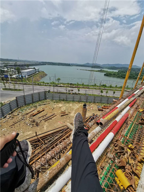 岳阳县作业中发生设备损坏或人员意外，责任怎么划分？