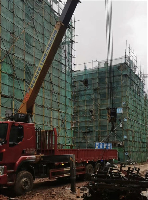岳阳县“慢工细活”—— 吊车的 “微动控制” 技术