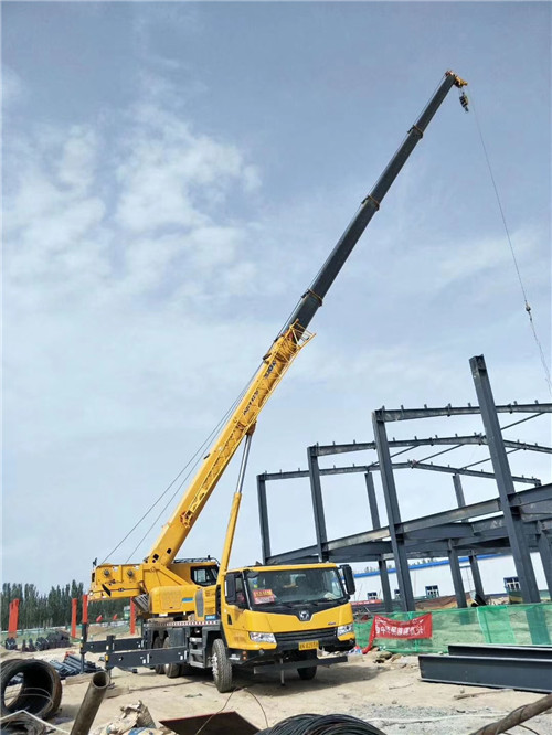 岳阳县超高层建筑钢结构吊装案例
